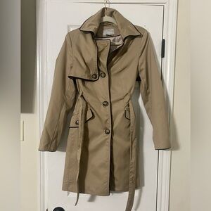 H&M Tan Trench Coat with Navy Blue Trim – Women’s Size 8